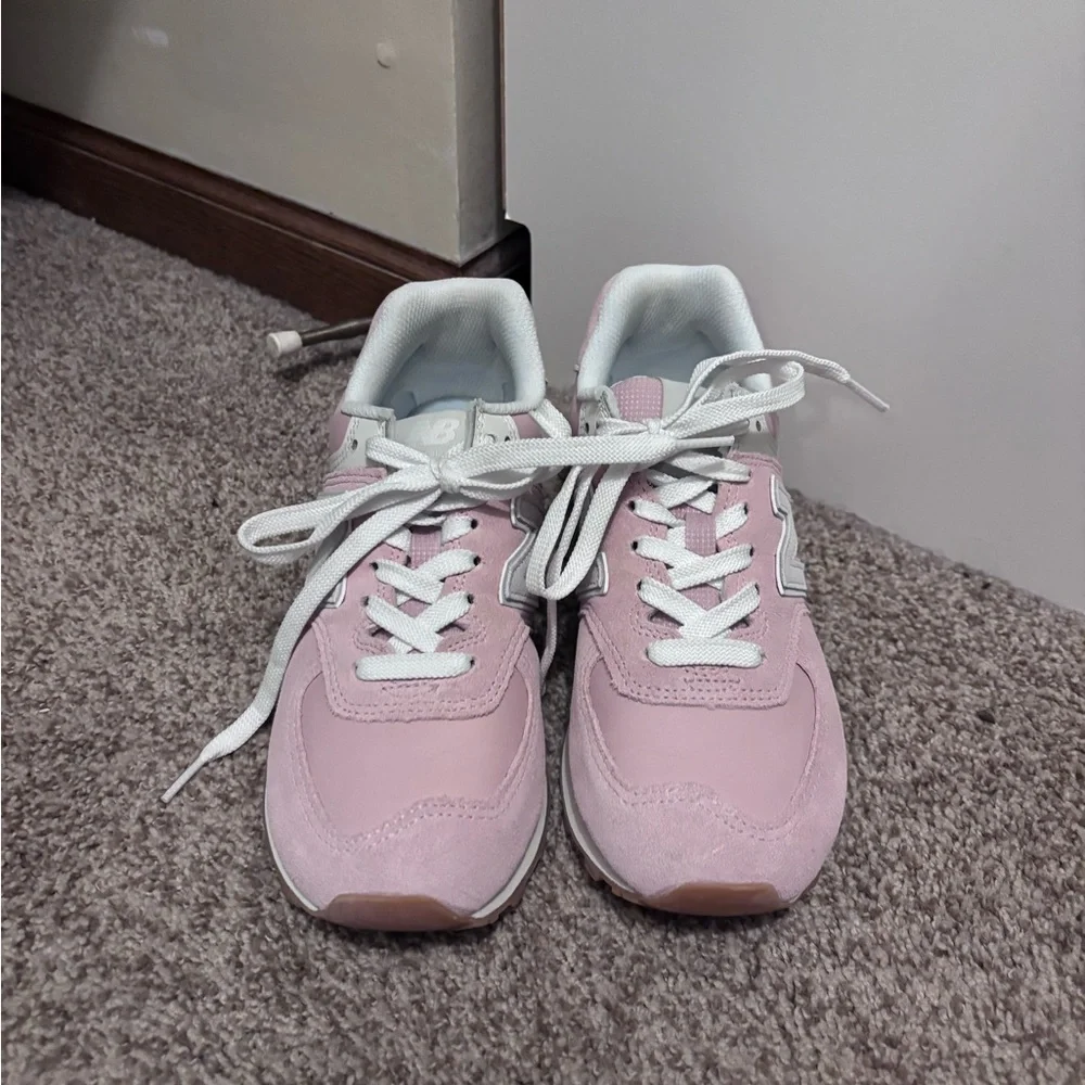 New Balance Pink and White Sneakers Retro Style - Picture 3 of 5